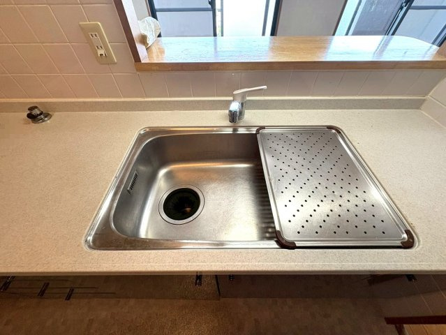 ＪＲ＆京阪の２沿線利用可◆７階部分につき眺望良好◆収納豊富な間取り◆シャルマンコーポ大津のぞみケ丘のキッチン|シンク