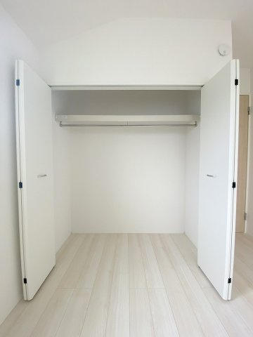三郷市彦成1丁目　新築戸建　全2棟　2号棟の収納|大切な衣類をたっぷり収納できるクローゼット付
