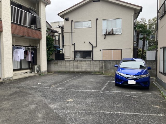 コーポヤマキの駐車場