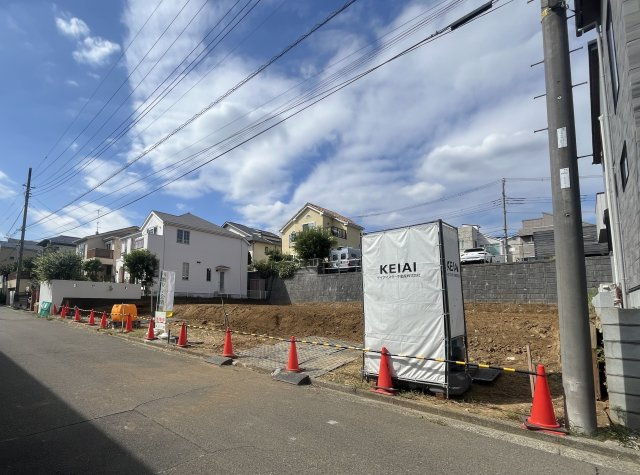 横浜市青葉区あざみ野南 1期の外観|前面道路幅員が６ｍなので車の出し入れラクラク。