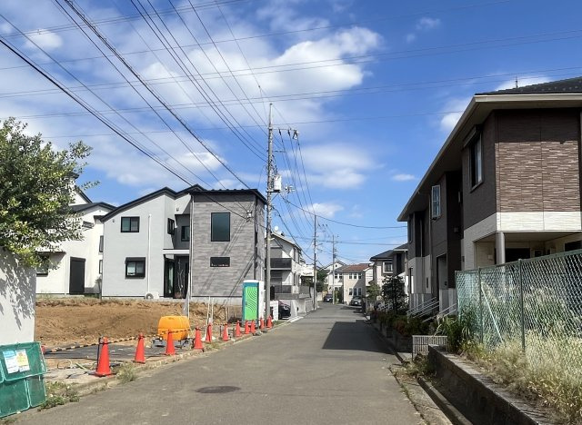 横浜市青葉区あざみ野南 1期の前面道路含む現地写真