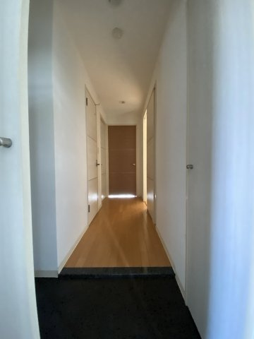 ピオーネ覚王山の玄関