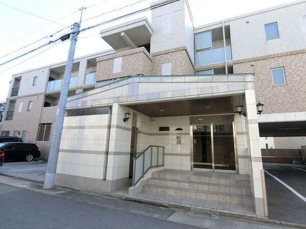 ピオーネ覚王山の外観