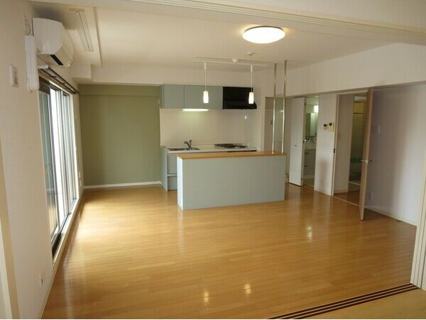 ピオーネ覚王山の居間・リビング