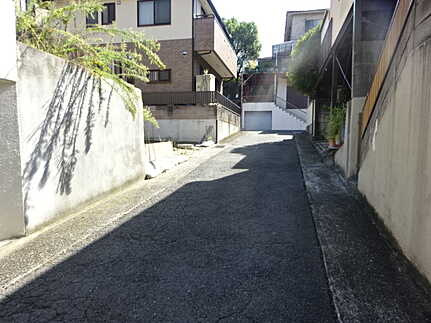 南区青崎２丁目の前面道路含む現地写真