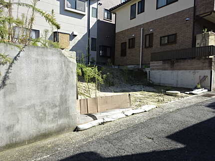 南区青崎２丁目の前面道路含む現地写真