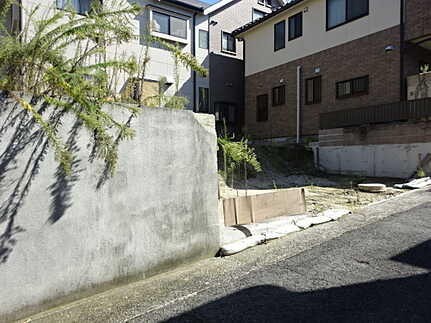 南区青崎２丁目の前面道路含む現地写真