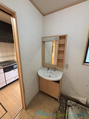 平塚市片岡　中古戸建の独立洗面台