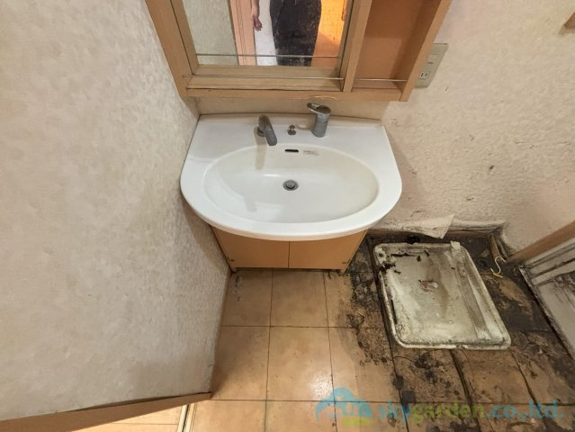 平塚市片岡　中古戸建の独立洗面台