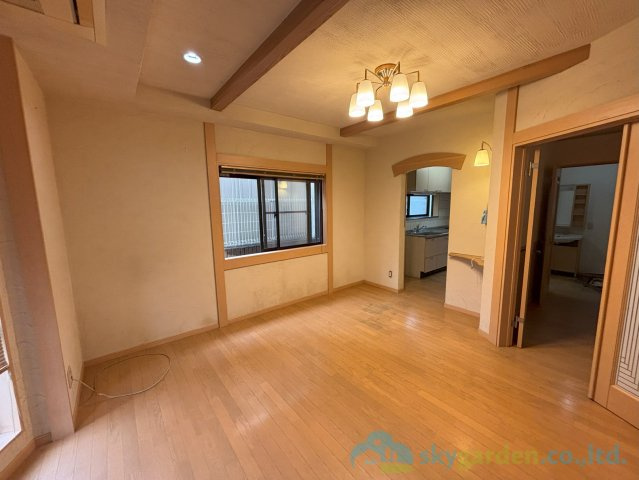 平塚市片岡　中古戸建の居間・リビング