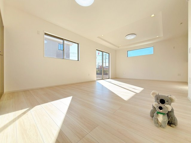 【居間・リビング】 | 渋川市八木原　新築住宅 | 窓を開けるとスッーと爽やかな風を感じるリビング。家族の笑顔が集まる幸せな空間。