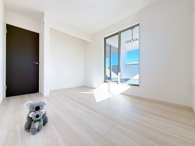 【洋室】 | 渋川市八木原　新築住宅 | 広さはお子様の勉強部屋にも適した広さ！
勉強机や本棚などの家具を置いてもフリースペースも確保することができます。