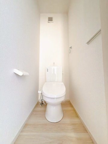 【トイレ】 | 渋川市八木原　新築住宅 | 清潔感にあふれた空間と機能的な洗浄装置。毎日何度も使う場所だから快適に。便利に。