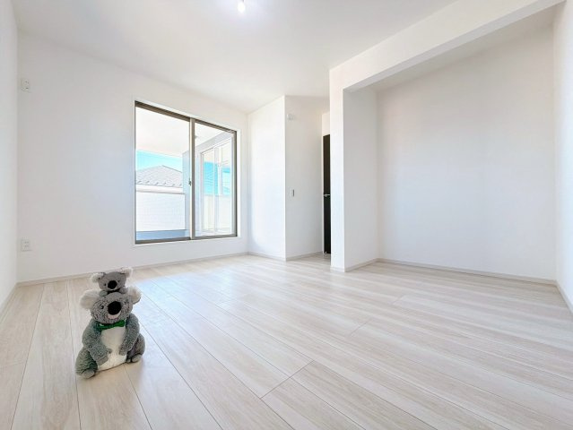 【洋室】 | 渋川市八木原　新築住宅 | さまざまにカスタマイズしていただけるシンプルなデザインの内装。ご自身で素敵な空間を創り上げられます。