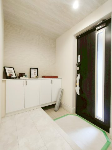 三郷市　高州2丁目　　新築戸建　全1棟の玄関|施工例です