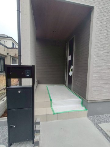 三郷市　高州2丁目　　新築戸建　全1棟の玄関|施工例です