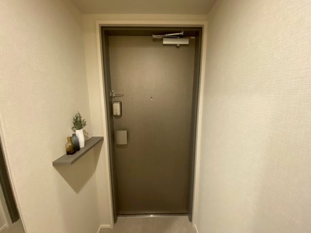 プレミアム長瀬駅前の玄関