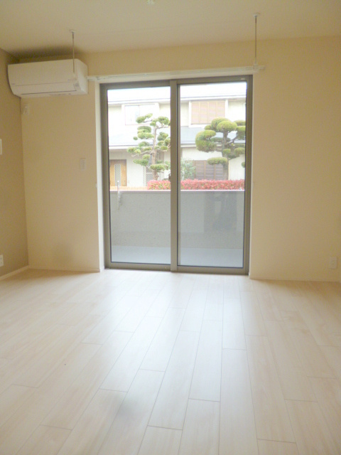 ＧＲＡＮＤＥ　ＮＩＮＥの居間・リビング|リビング