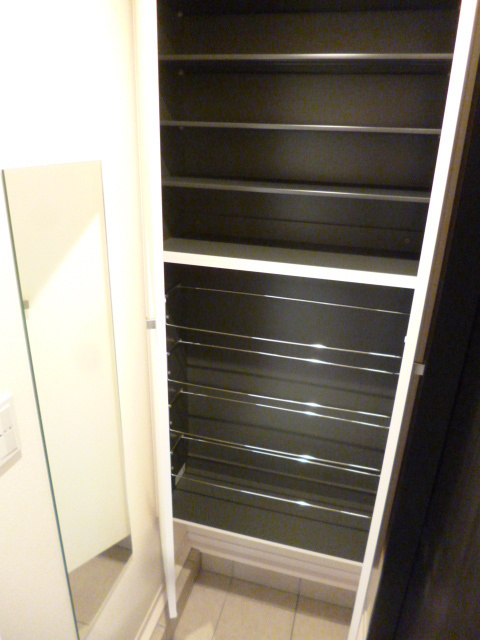 ＧＲＡＮＤＥ　ＮＩＮＥの玄関|靴箱