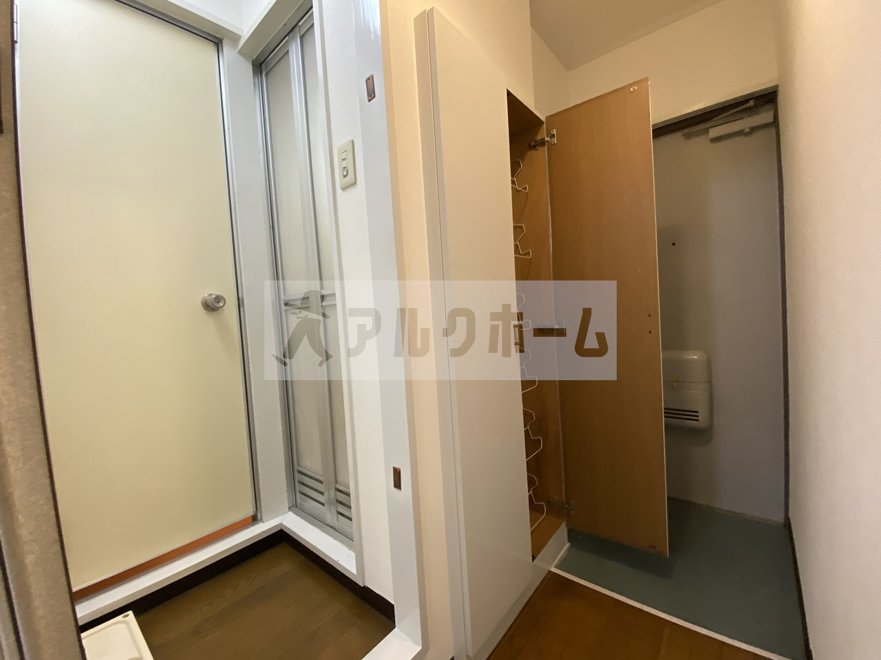 ハイツハピネスの玄関