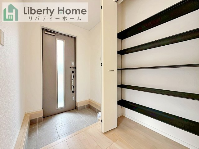 鹿嶋市粟生第1　新築戸建　2号棟の玄関