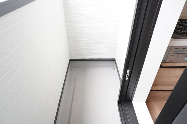 越谷市大字恩間 新築分譲住宅のバルコニー|2階 サービスバルコニー