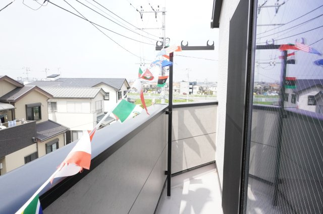 越谷市大字恩間 新築分譲住宅のバルコニー