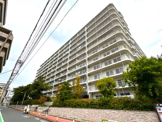 南千住スカイハイツの外観|ご希望物件のご提案から現地へのご案内、ご契約まで、業務に精通したスタッフがきめ細かく対応いたします。