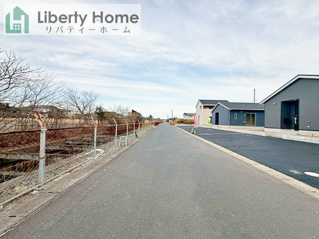 鹿嶋市粟生第1　新築戸建　3号棟の前面道路含む現地写真