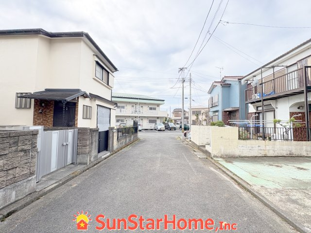 【サンスターホーム】武蔵村山市岸3丁目　中古リフォーム戸建の前面道路含む現地写真