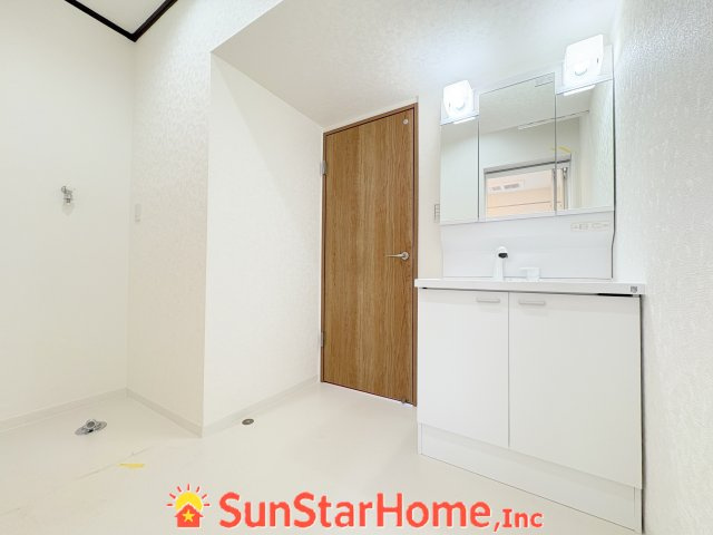 【サンスターホーム】武蔵村山市岸3丁目　中古リフォーム戸建の独立洗面台