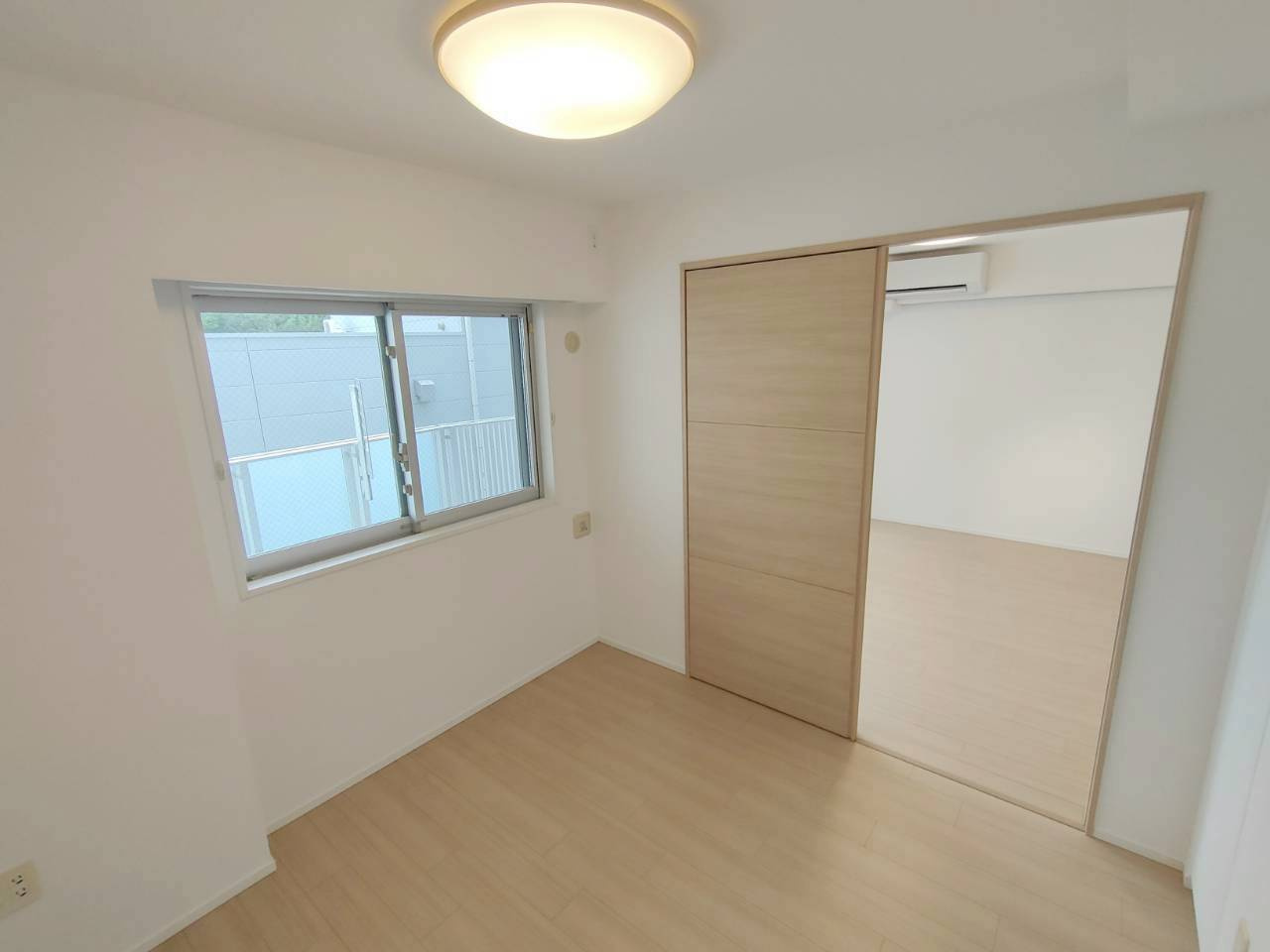 リストレジデンス茅ヶ崎海岸の洋室