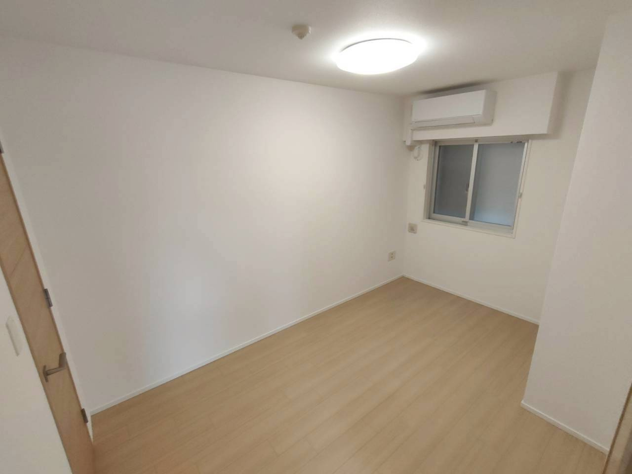 リストレジデンス茅ヶ崎海岸の洋室