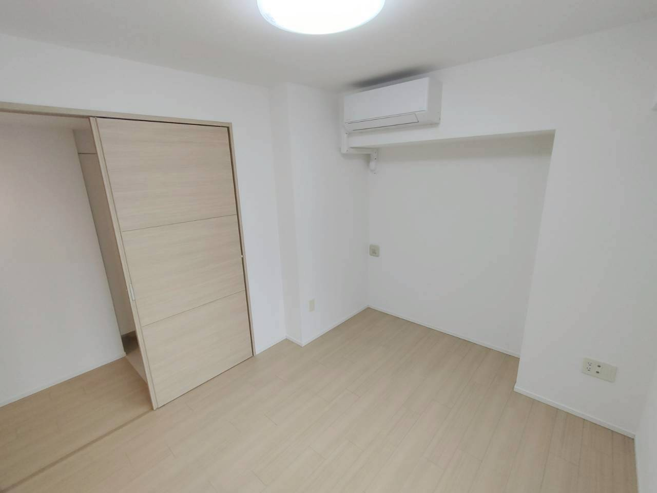 リストレジデンス茅ヶ崎海岸の洋室