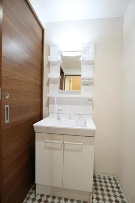 ビアンコネロの独立洗面台|朝の身支度には欠かせない独立洗面化粧台