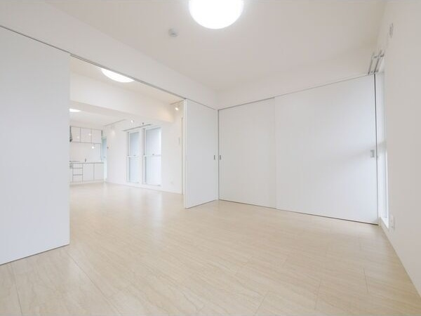 RIVO瑞穂公園の居間・リビング