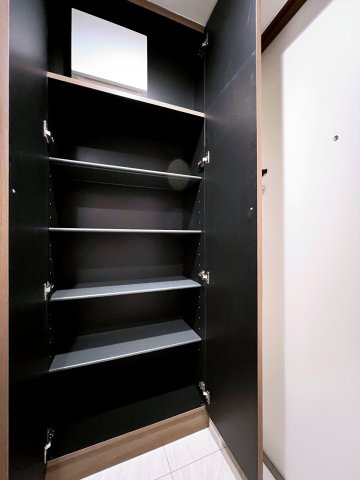 RIVO瑞穂公園の玄関