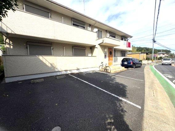 ライネスハイム高木の駐車場