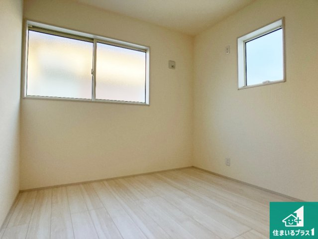 加古郡播磨町宮西　第3期　新築一戸建ての洋室|シンプルな洋室は、自分好みのインテリアが楽しめます♪ご家族とインテリアや家具を選びに行くのは新築購入時の醍醐味の一つです。ぜひお楽しみください♪