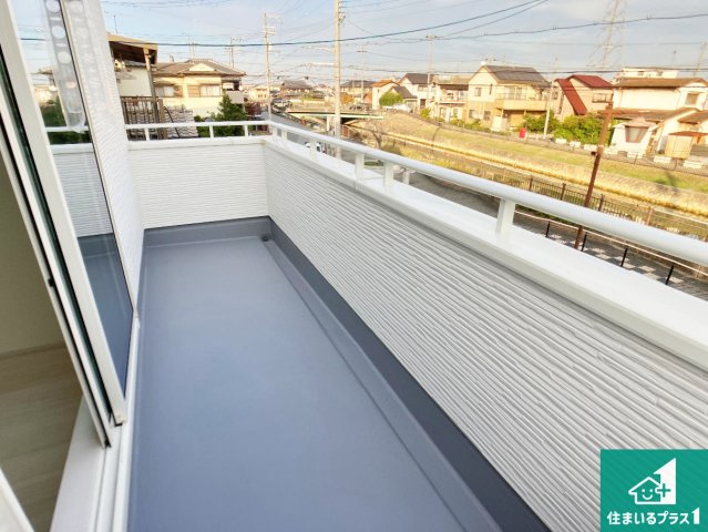 加古郡播磨町宮西　第3期　新築一戸建てのバルコニー|ワイドバルコニーは洗濯物を干すスペースが広いのでご家族が多くても安心！