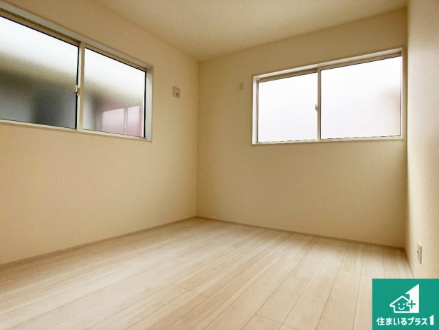 加古郡播磨町宮西　第3期　新築一戸建ての洋室|周辺は落ち着いた街並みの住宅地！子育てがしやすい住環境です！まだ未完成ですが、現地でしかわからない事もございます。是非一度ご覧ください。