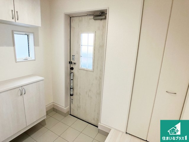 加古郡播磨町宮西　第3期　新築一戸建ての玄関|シューズボックスにはたくさんの靴が収納できるので玄関周りはいつもスッキリ！ご家族が増えても安心！