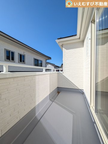 Livele Garden.S　深谷上柴町西第5のバルコニー|南バルコニーで毎日のお洗濯もラクラク快適
しっかり太陽の光が降り注ぐ南向きなのでお洗濯物が乾きやすい♪