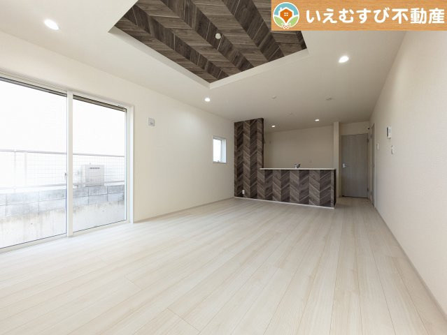 Livele Garden.S　深谷上柴町西第5の居間・リビング|開放感と採光にこだわったＬＤＫ
南面が広いリビングなので日当りがよく開放的で家族みんなでくつろげる空間♪