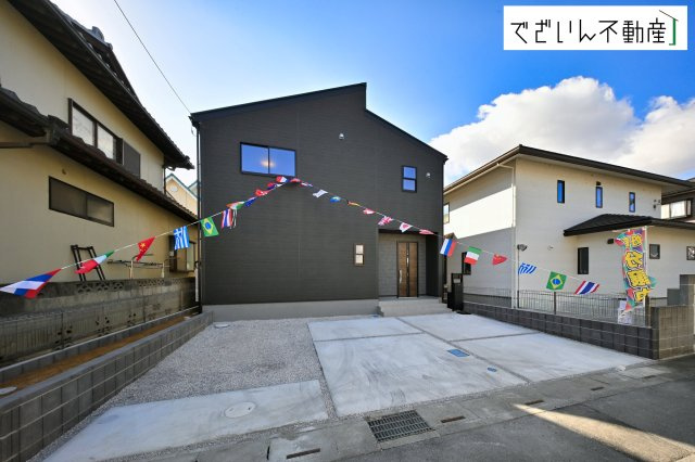 【前面道路含む現地写真】 | Livele Garden.S熊谷市河原町第5　新築住宅 | 来客時にも安心のゆとりあるスペース。家族の生活スタイルに合わせた柔軟な使い方が可能です。
現地(2026年1月撮影)