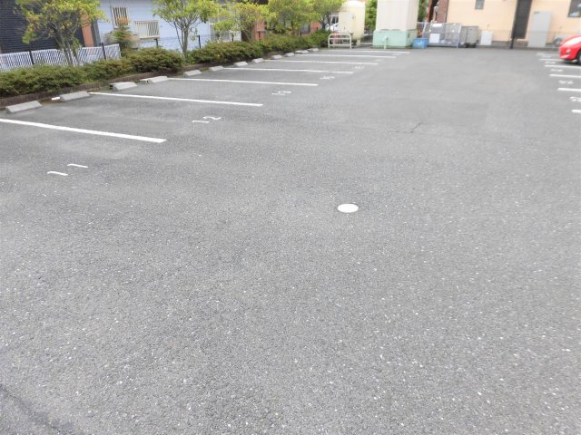 フォレストハイム21の駐車場