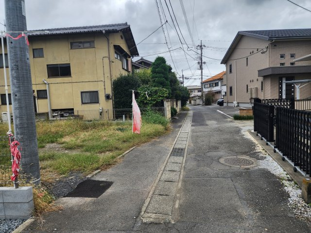 高崎市江木町売土地の前面道路含む現地写真