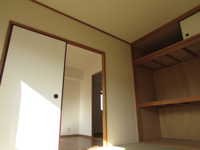 メゾンブランシェの和室|落ち着いた雰囲気の和室付きです