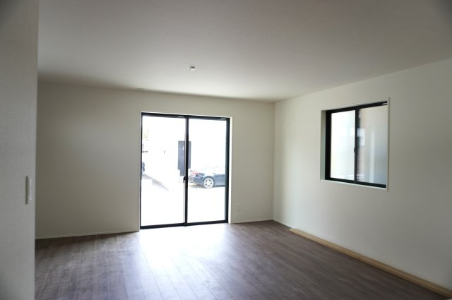 越谷市宮本町4丁目 新築分譲住宅の居間・リビング