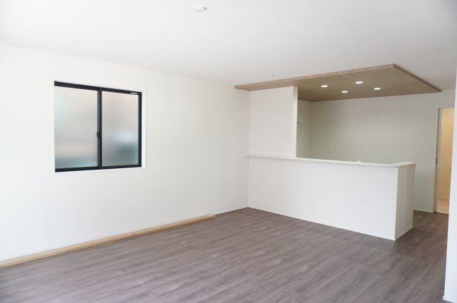 越谷市宮本町4丁目 新築分譲住宅の居間・リビング